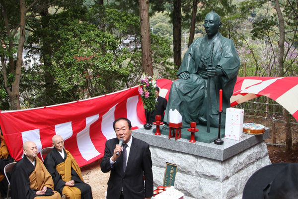 山縣有徳氏